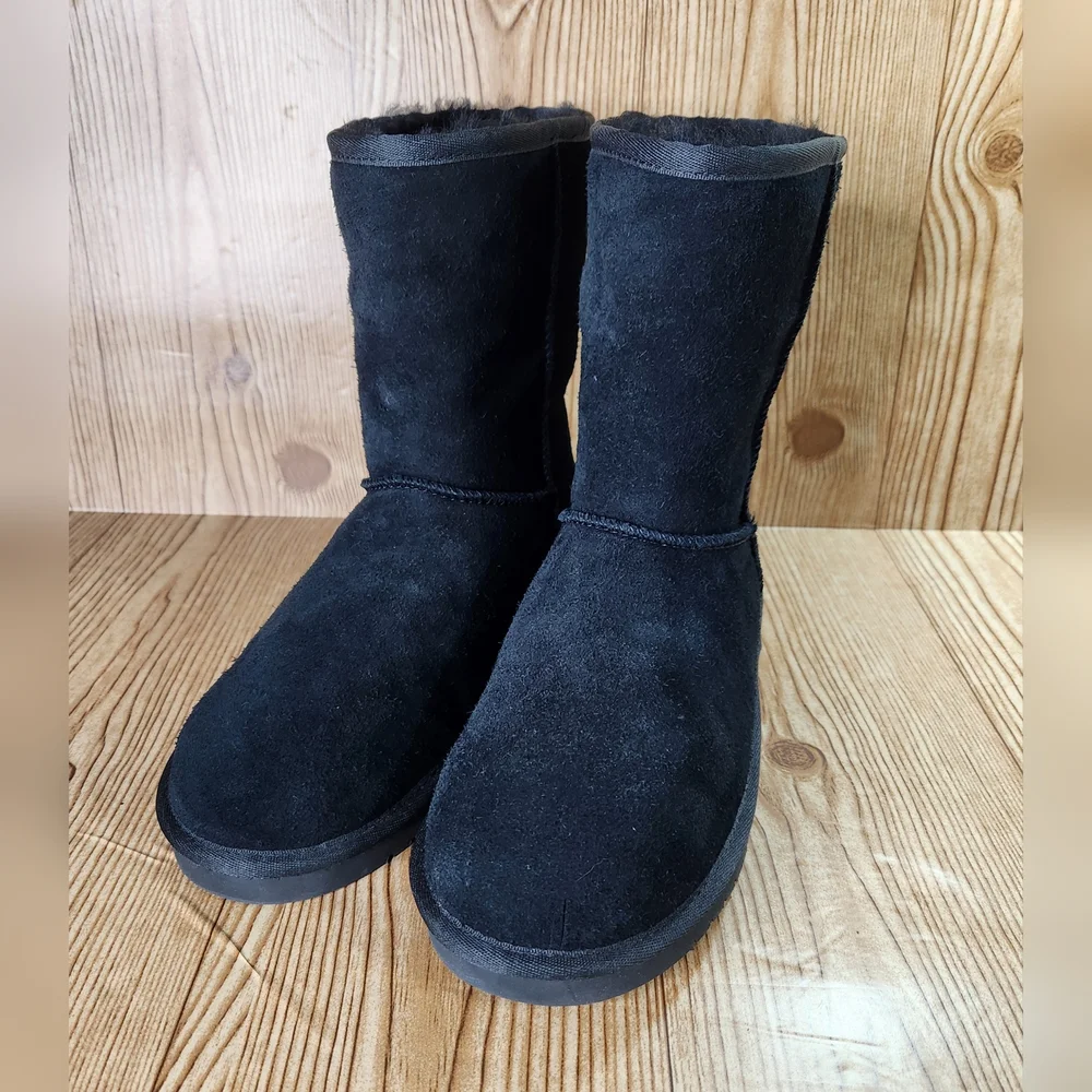 Koolaburra by UGG Black Short Boot Size 9‎